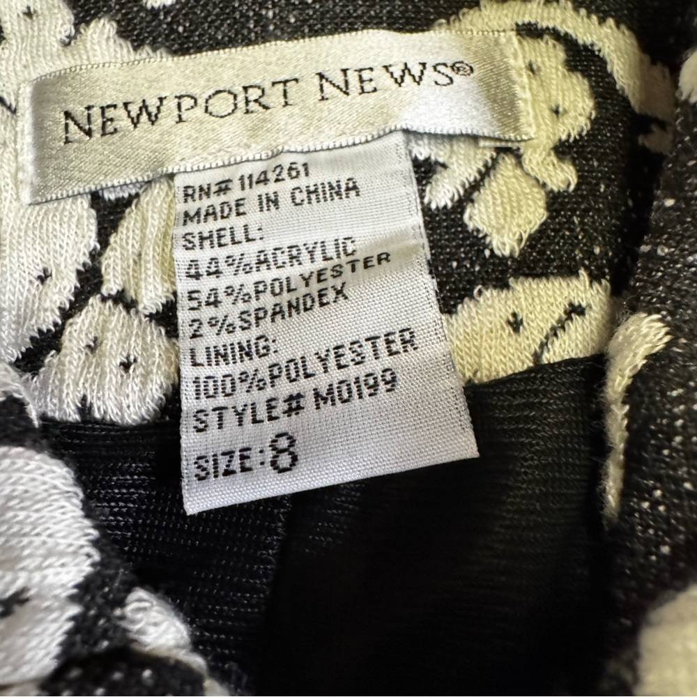 Newport News Black & White Floral Brocade Jacket Coat
Size 8
NWT
Vintage - Picture 5 of 11